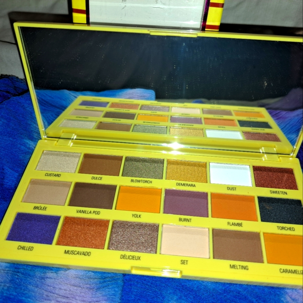 I ❤️ Revolution Creme Brulee Eyeshadow Palette